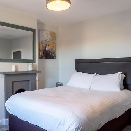 The Fordham Inn Sharnbrook エクステリア 写真