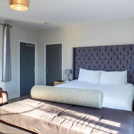 The Fordham Inn Sharnbrook エクステリア 写真