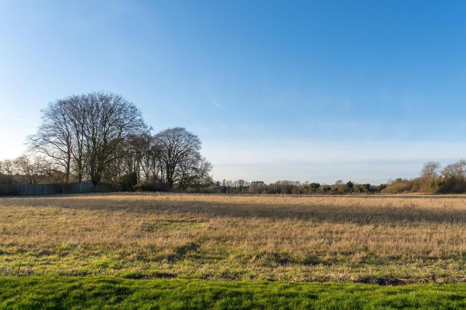 The Fordham Inn Sharnbrook エクステリア 写真