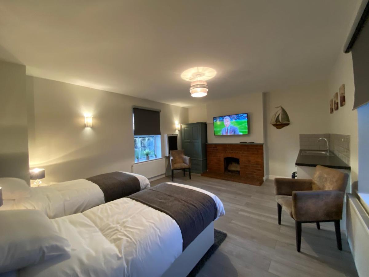 The Fordham Inn Sharnbrook エクステリア 写真